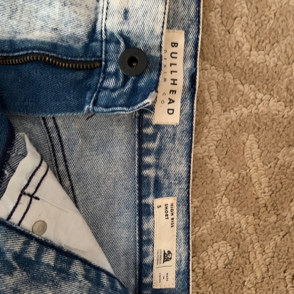 Shorts - Picture 3 of 3